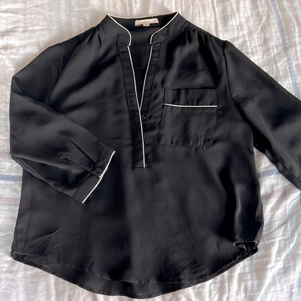 Le Lis (sold at boutiques) quarter sleeve shirt.